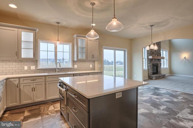 023 ROLLING MEADOW RD, Lebanon, PA 17046