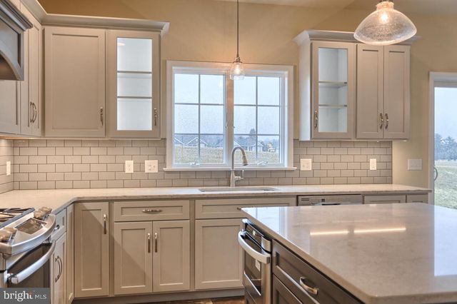 023 ROLLING MEADOW RD, Lebanon, PA 17046