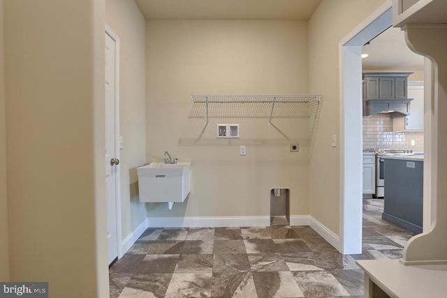 023 ROLLING MEADOW RD, Lebanon, PA 17046