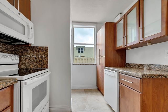 1655 NE 115th St 21B, Miami, FL 33181