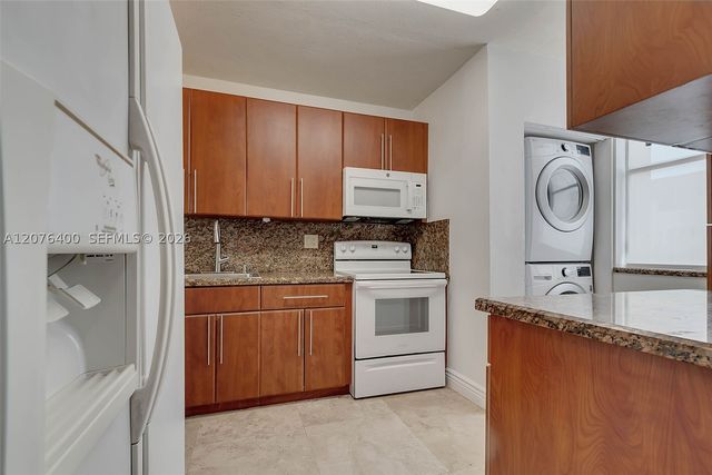 1655 NE 115th St 21B, Miami, FL 33181