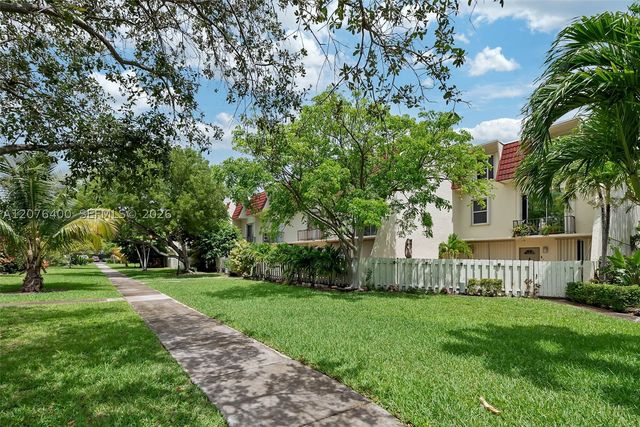 1655 NE 115th St 21B, Miami, FL 33181