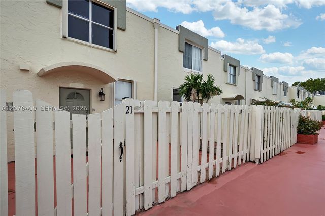 1655 NE 115th St 21B, Miami, FL 33181