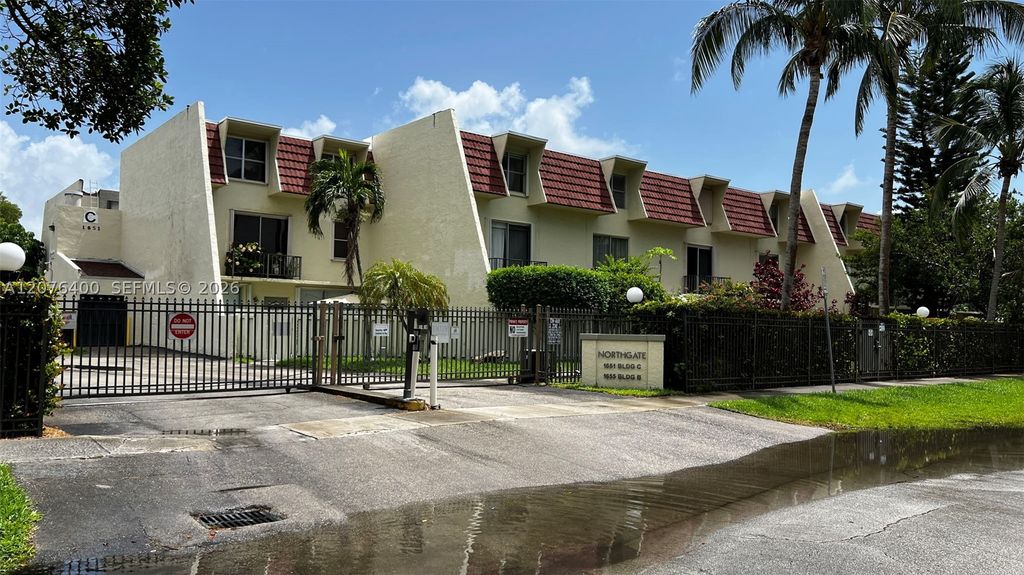 1655 NE 115th St 21B, Miami, FL 33181