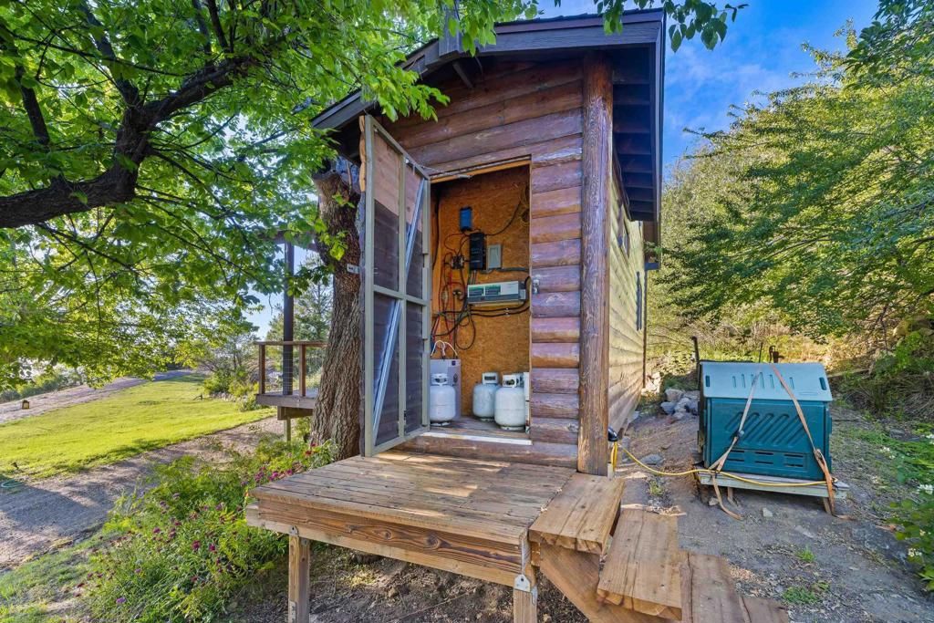 Image 21 of property listing at Highway 79, Julian, CA 92036
