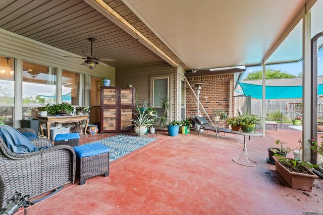 10064 Garden Oaks Ave, Denham Springs, LA 70706