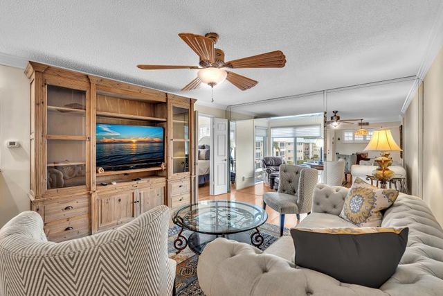 14 Colonial Club Drive 300, Boynton Beach, FL 33435