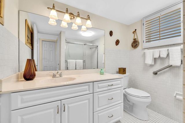 14 Colonial Club Drive 300, Boynton Beach, FL 33435