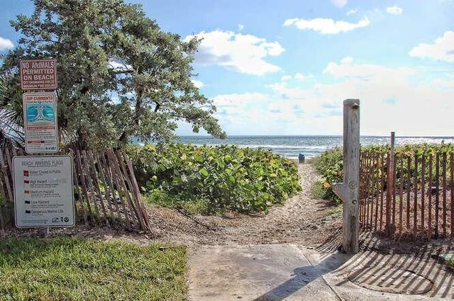 14 Colonial Club Drive 300, Boynton Beach, FL 33435