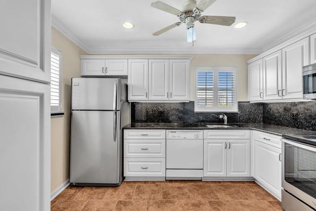 14 Colonial Club Drive 300, Boynton Beach, FL 33435