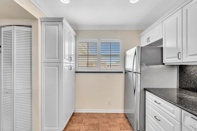 14 Colonial Club Drive 300, Boynton Beach, FL 33435