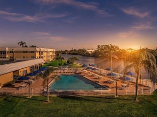 14 Colonial Club Drive 300, Boynton Beach, FL 33435