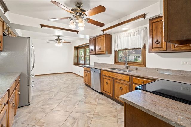 231 Southwick Lane, Schaumburg, IL 60173