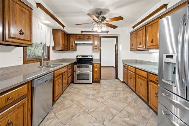 231 Southwick Lane, Schaumburg, IL 60173