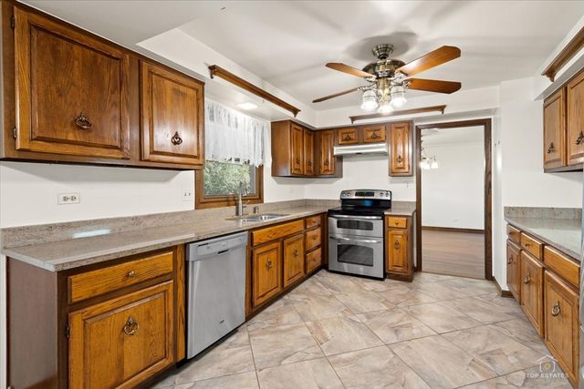 231 Southwick Lane, Schaumburg, IL 60173