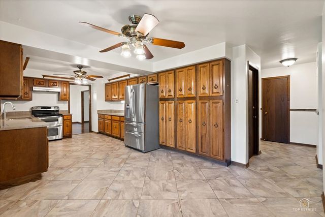 231 Southwick Lane, Schaumburg, IL 60173