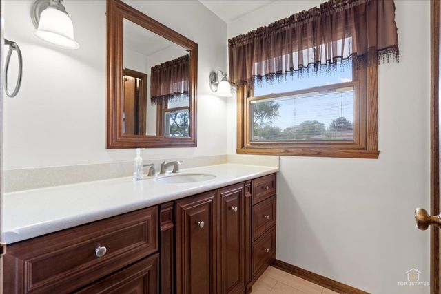 231 Southwick Lane, Schaumburg, IL 60173
