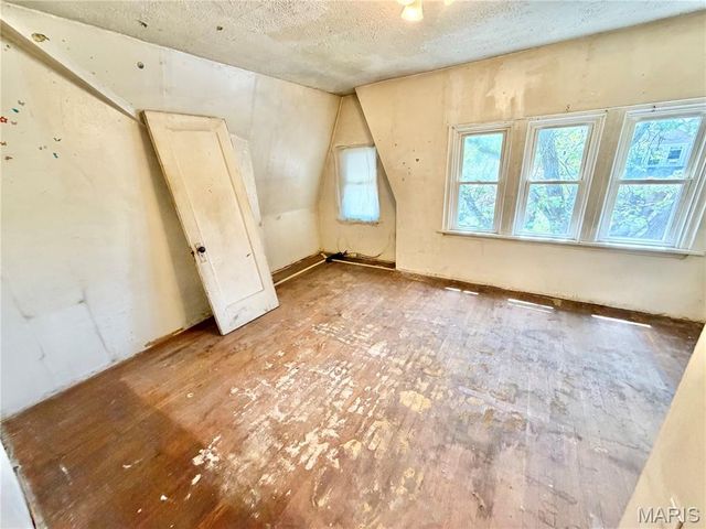 4323 Bingham Avenue, St Louis, MO 63116