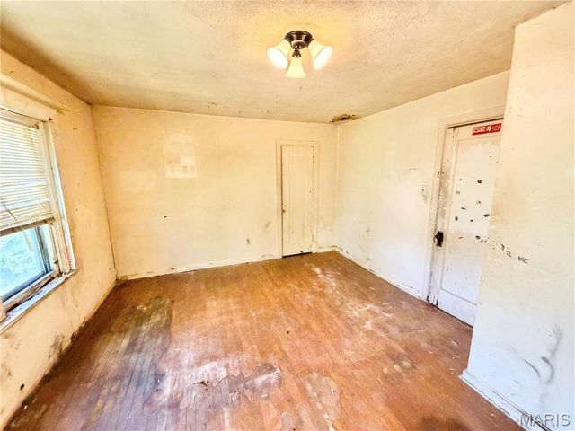 4323 Bingham Avenue, St Louis, MO 63116