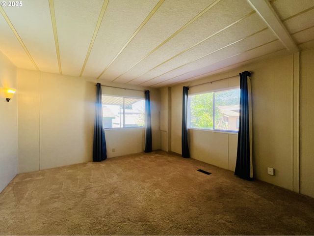 1200 E CENTRAL Ave 55, Sutherlin, OR 97479