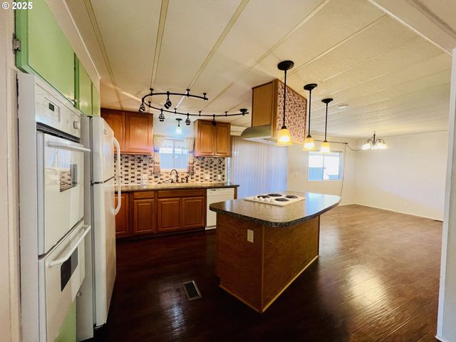 1200 E CENTRAL Ave 55, Sutherlin, OR 97479
