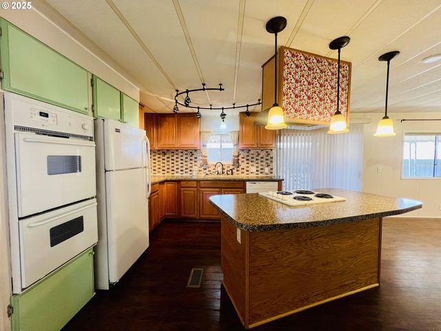 1200 E CENTRAL Ave 55, Sutherlin, OR 97479