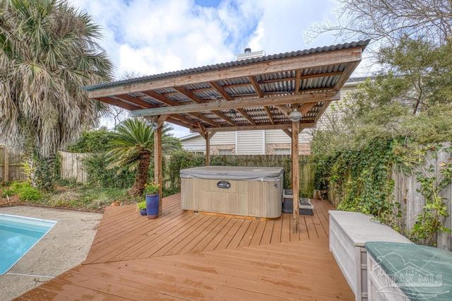 3039 Keats Dr, Pensacola, FL 32503