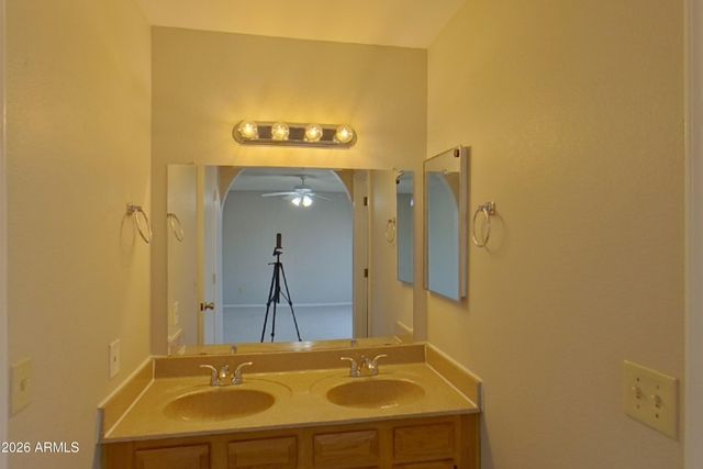 601 E PALOMINO Drive, Gilbert, AZ 85296