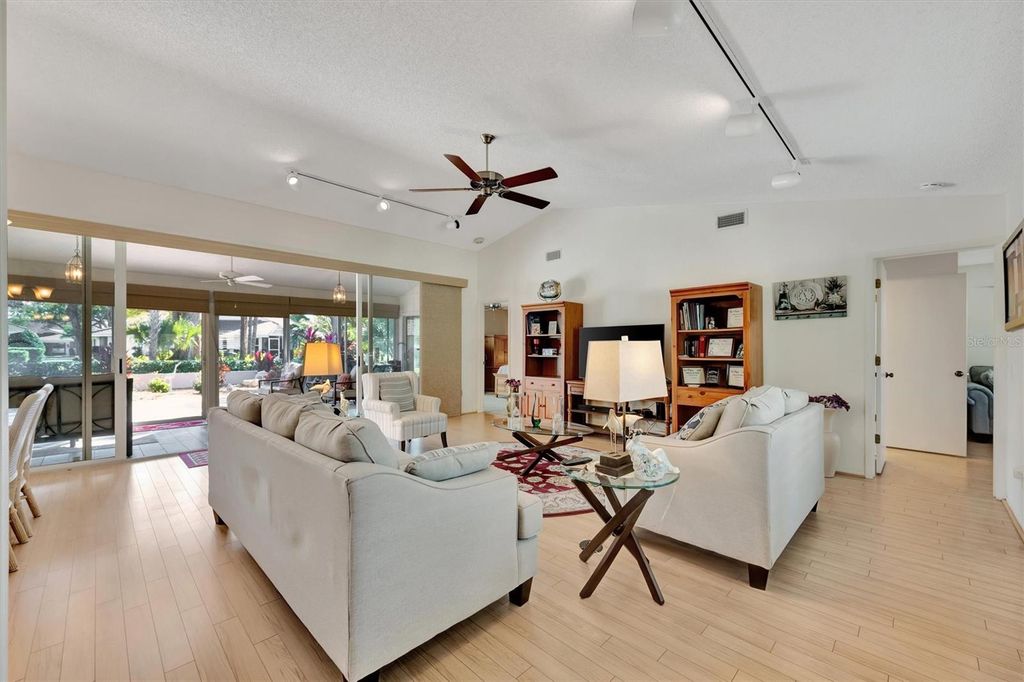 Image 9 of property listing at Address unavailable.