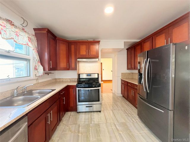 11 Gardner Avenue, Middletown, NY 10940