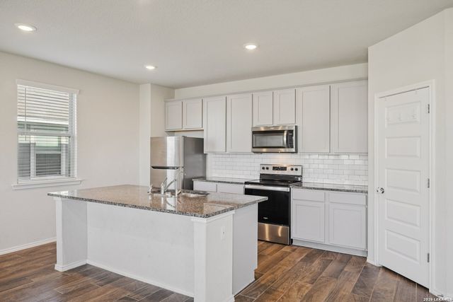 2564 Smokey Cv, Seguin, TX 78155