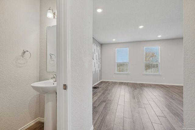 2564 Smokey Cv, Seguin, TX 78155