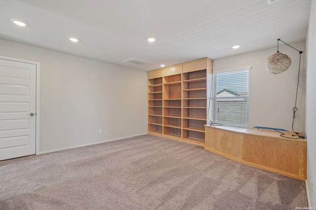 2564 Smokey Cv, Seguin, TX 78155