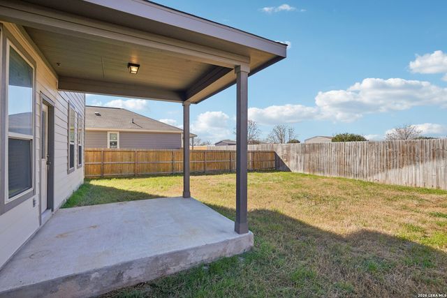 2564 Smokey Cv, Seguin, TX 78155