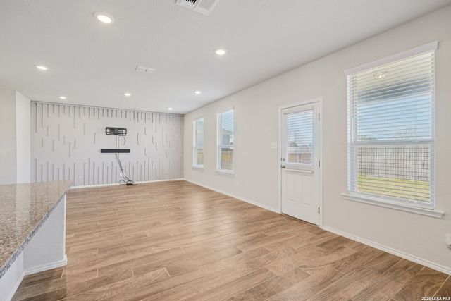 2564 Smokey Cv, Seguin, TX 78155