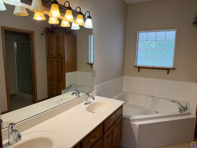 3101 SW Wanamaker Dr Apt 62, Topeka, KS 66614