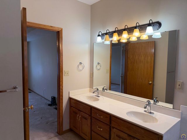 3101 SW Wanamaker Dr Apt 62, Topeka, KS 66614