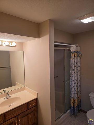 3101 SW Wanamaker Dr Apt 62, Topeka, KS 66614
