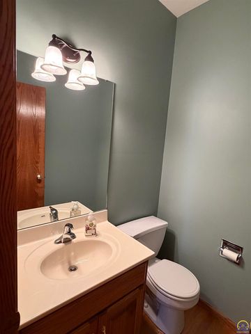 3101 SW Wanamaker Dr Apt 62, Topeka, KS 66614