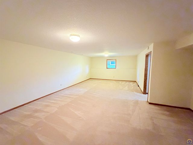 3101 SW Wanamaker Dr Apt 62, Topeka, KS 66614