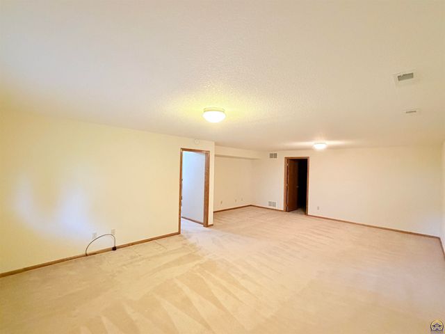 3101 SW Wanamaker Dr Apt 62, Topeka, KS 66614