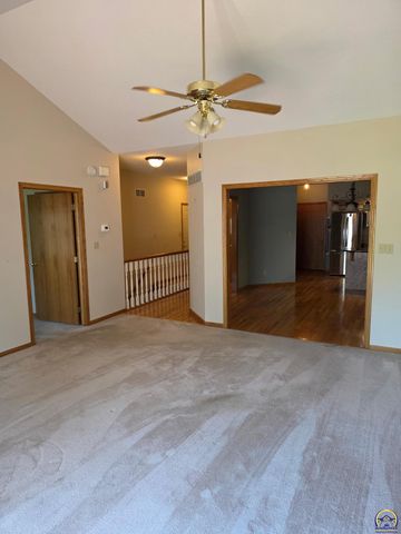 3101 SW Wanamaker Dr Apt 62, Topeka, KS 66614