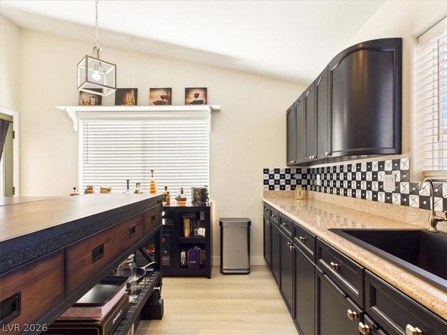 7949 Indian Cloud Avenue, Las Vegas, NV 89129