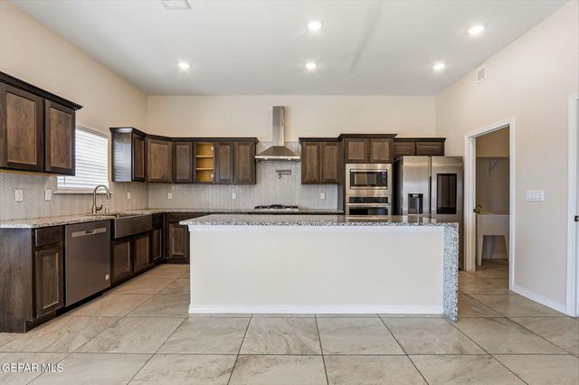 904 KEENLAND Avenue, El Paso, TX 79932