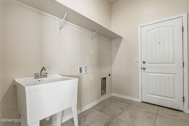 904 KEENLAND Avenue, El Paso, TX 79932