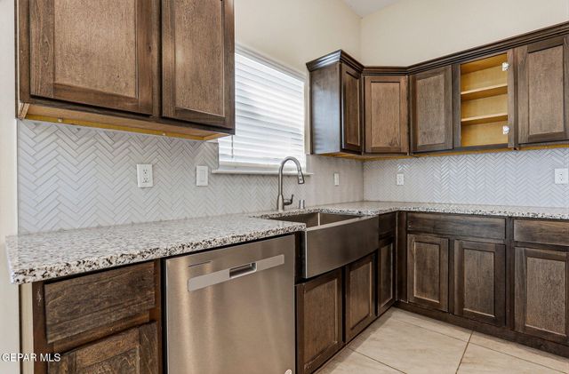 904 KEENLAND Avenue, El Paso, TX 79932