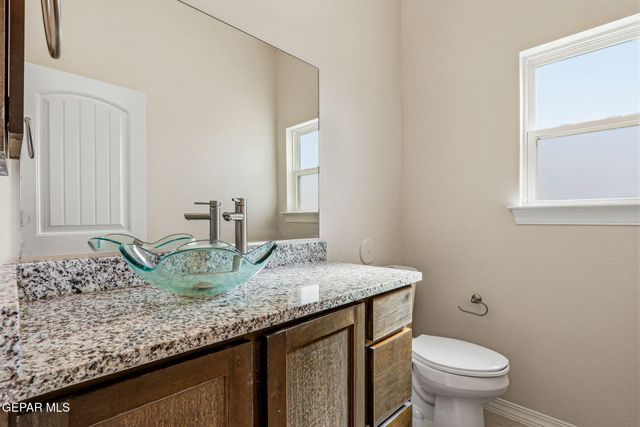 904 KEENLAND Avenue, El Paso, TX 79932