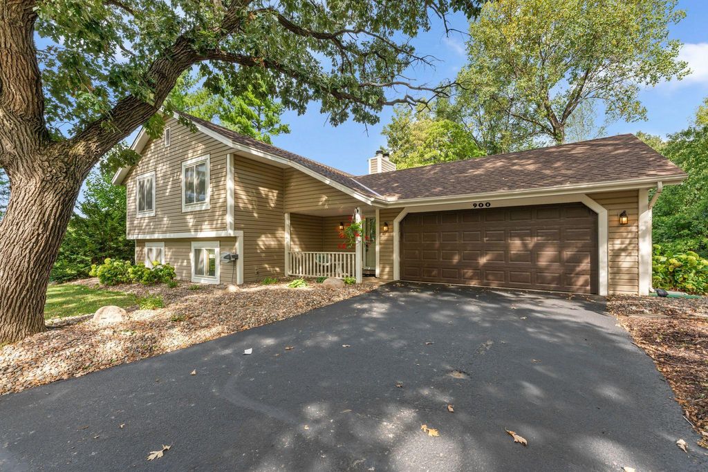 900 Lacota Lane, Burnsville, MN 55337 — exterior