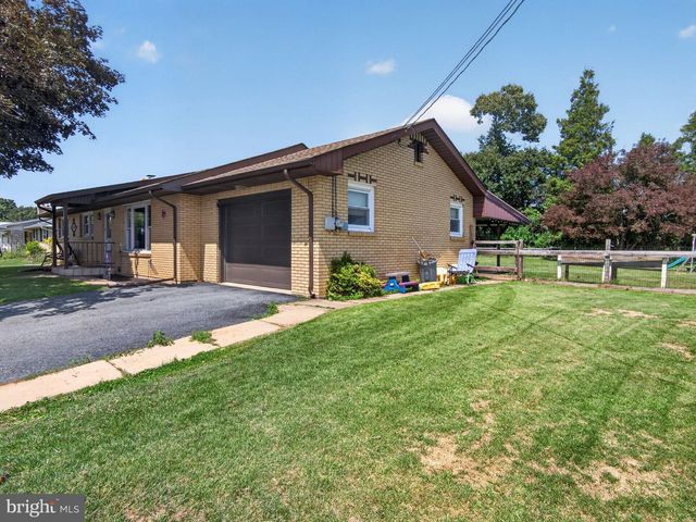 119 N MAIN ST, Alburtis, PA 18011