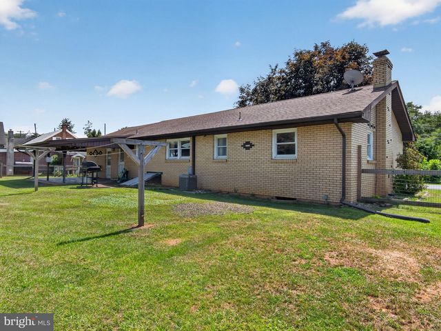 119 N MAIN ST, Alburtis, PA 18011